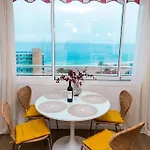 Sweeping Views 1bd 100m To Poniente Appartamento