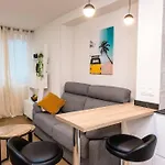 Sweeping Views 1bd 100m To Poniente Appartamento *