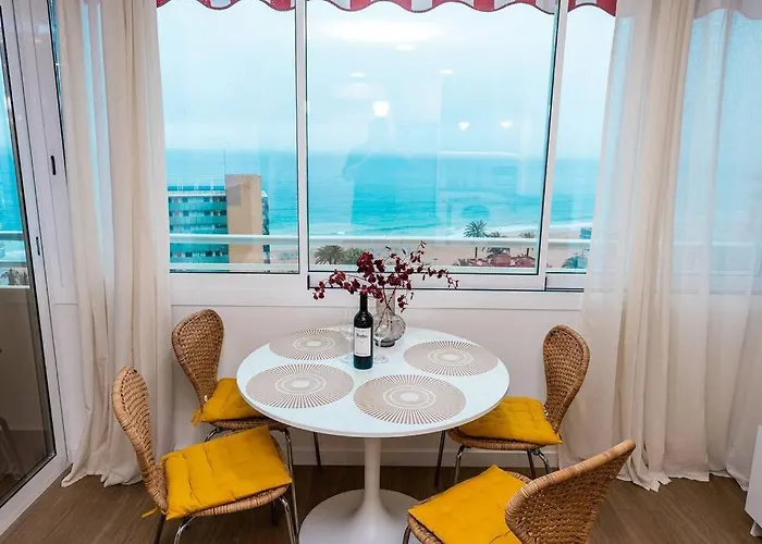 Sweeping Views 1bd 100m To Poniente 公寓