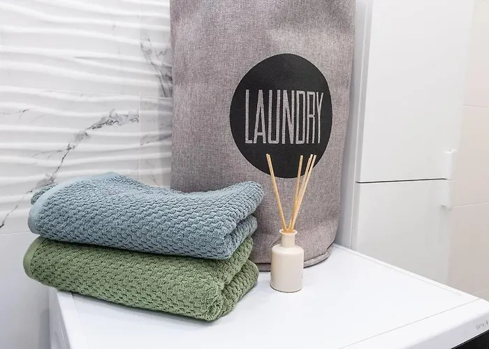 Sweeping Views 1bd 100m To Poniente 公寓 *