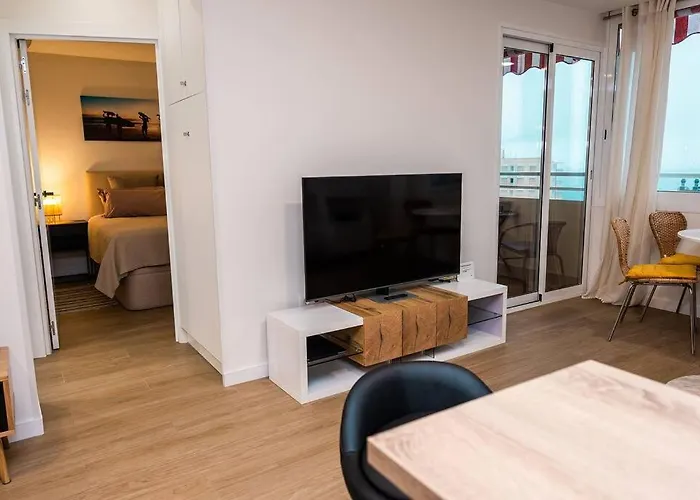 Sweeping Views 1bd 100m To Poniente